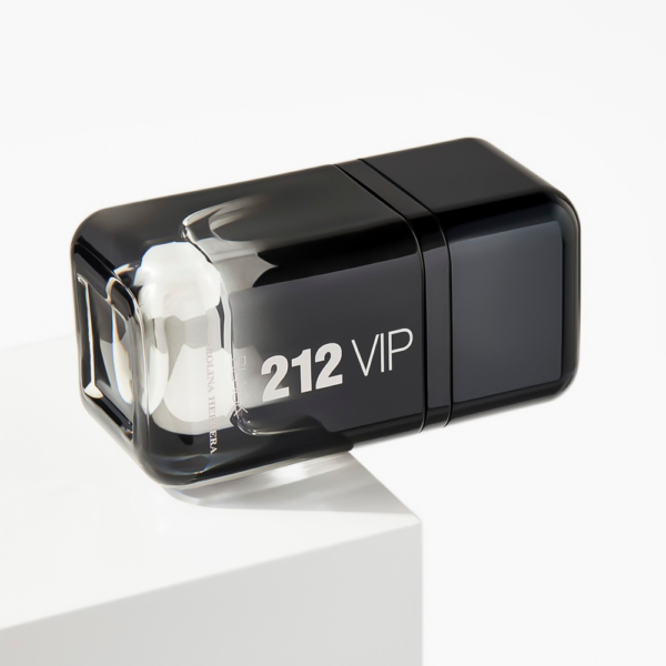 Perfume Carolina Herrera 212 VIP Black EDP 50ml - Masculino - Imagen 3