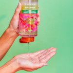 Gel de Baño Tree Hut Pink Hibiscus Foaming - 532ml - Imagen 4