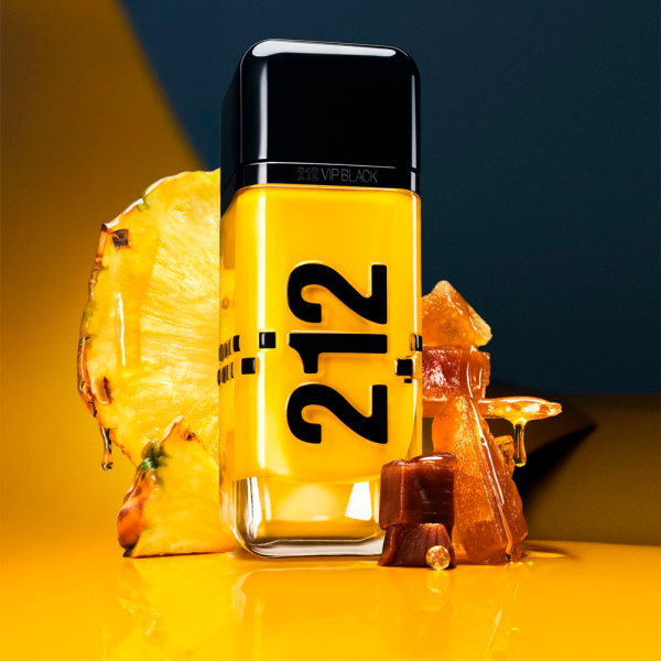 Perfume Carolina Herrera 212 Vip Black EDP 100ml - Masculino - Imagen 3